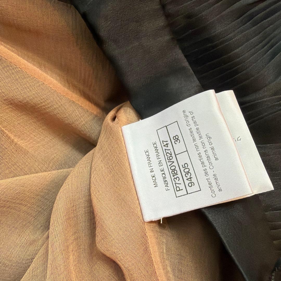$8000 Unused CHANEL Pleated Skirt with Pearl Detail Size 38