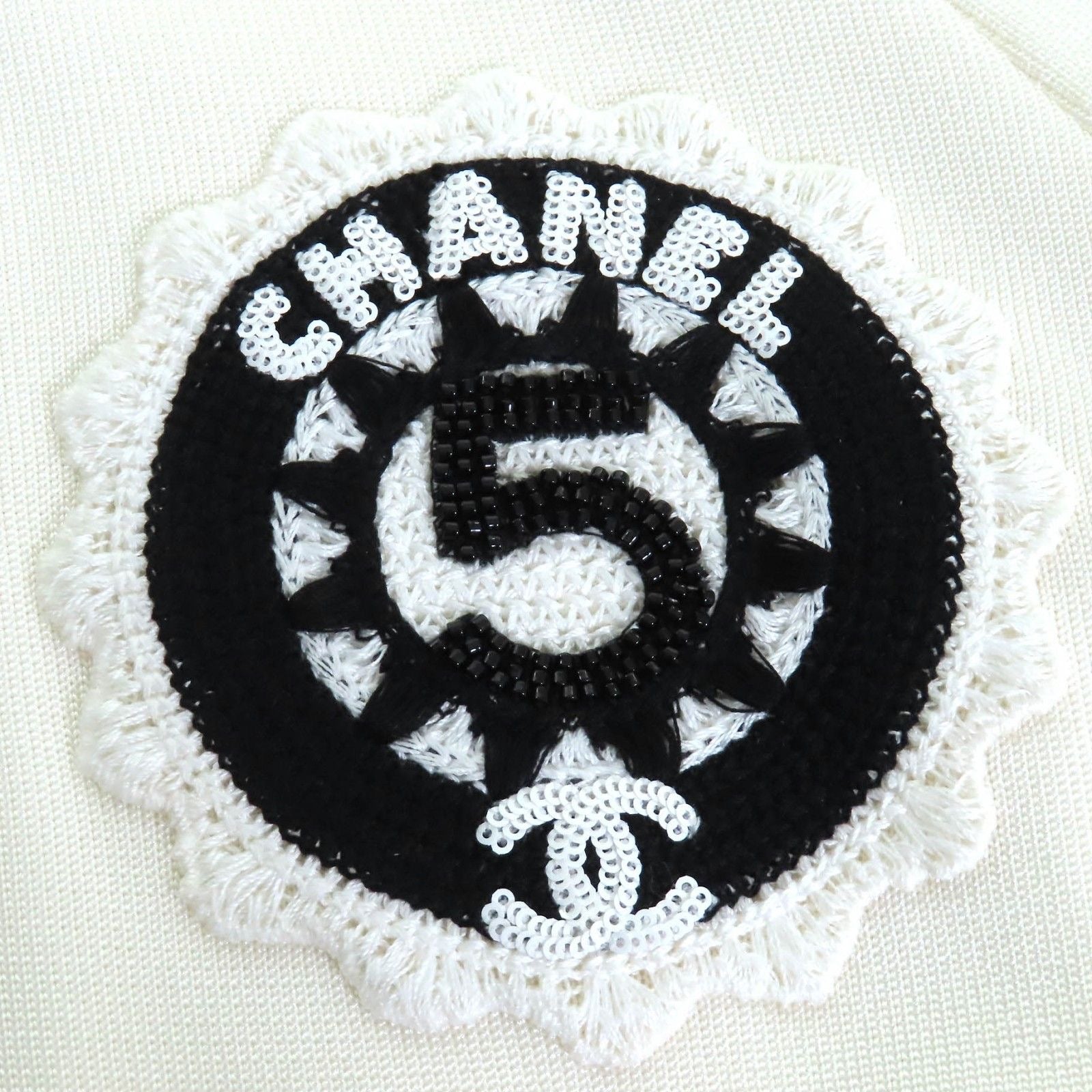 CHANEL 2023 P74166 ココマーク No.5 スパンコール ブルゾン 白黒