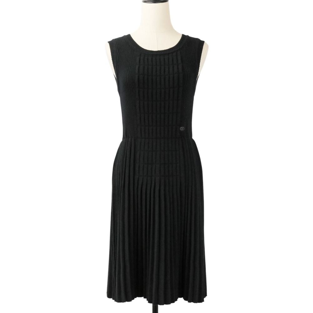 CHANEL 07A Pleated Wool Knit Dress P31446 Size 38 Black