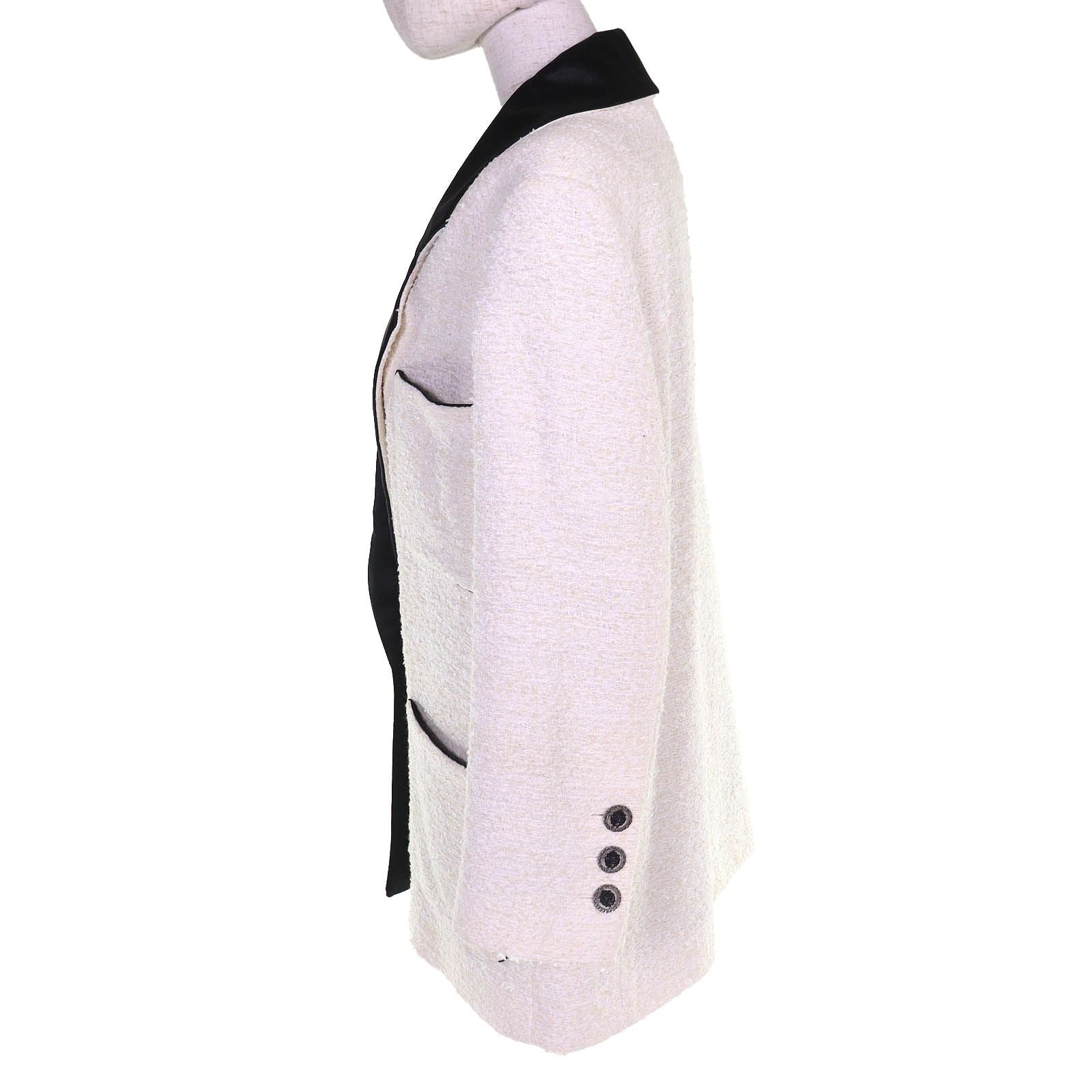 CHANEL 22P Lion CC Button Satin Collar Tweed Jacket Ivory Black — Size 34