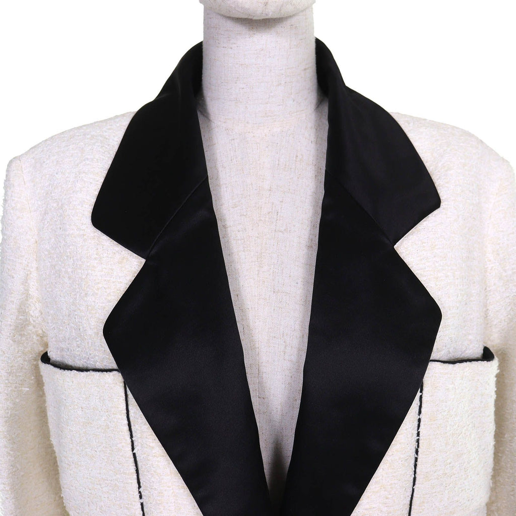 CHANEL 22P Lion CC Button Satin Collar Tweed Jacket Ivory Black — Size 34