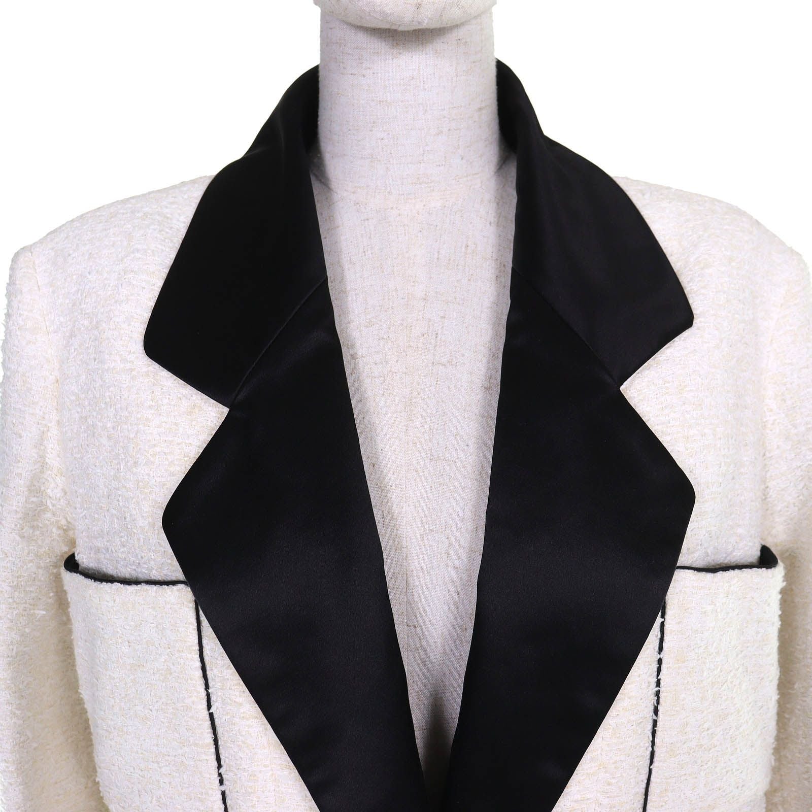 CHANEL 22P Lion CC Button Satin Collar Tweed Jacket Ivory Black — Size 34