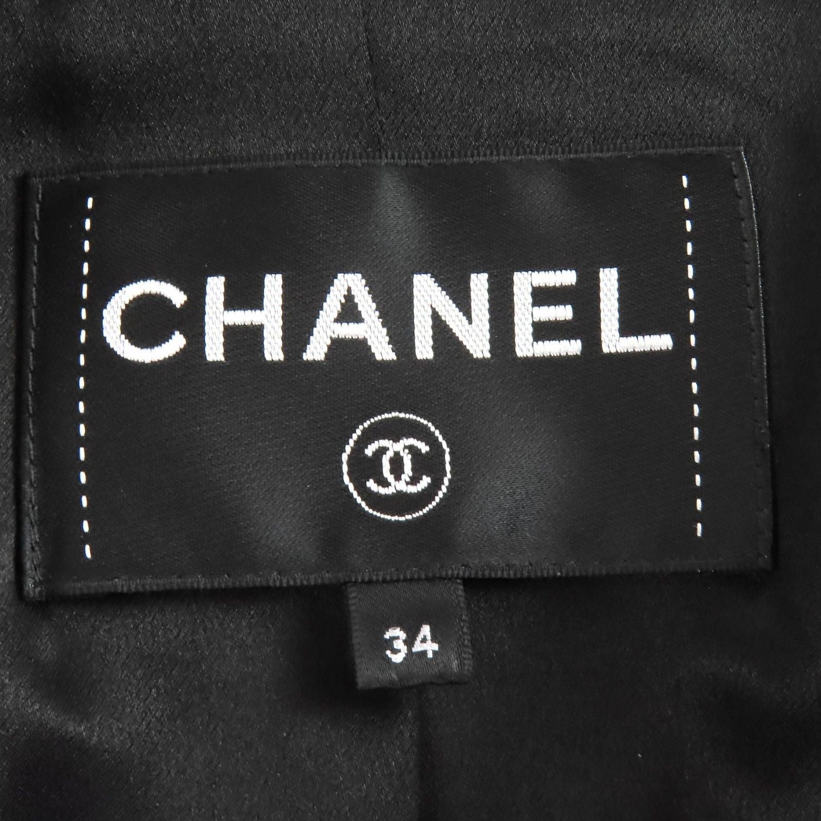 CHANEL 22P Lion CC Button Satin Collar Tweed Jacket Ivory Black — Size 34