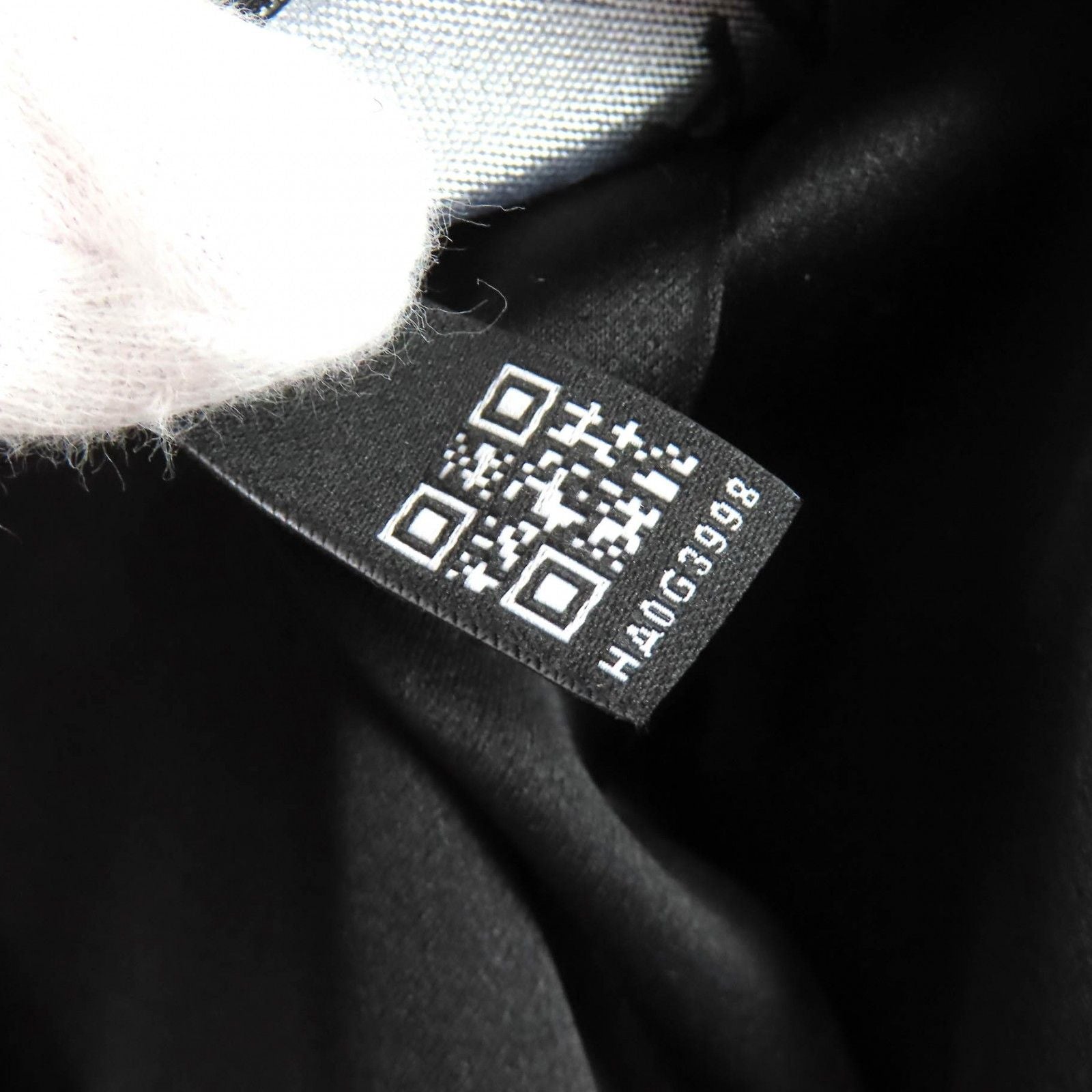 CHANEL 22P Lion CC Button Satin Collar Tweed Jacket Ivory Black — Size 34