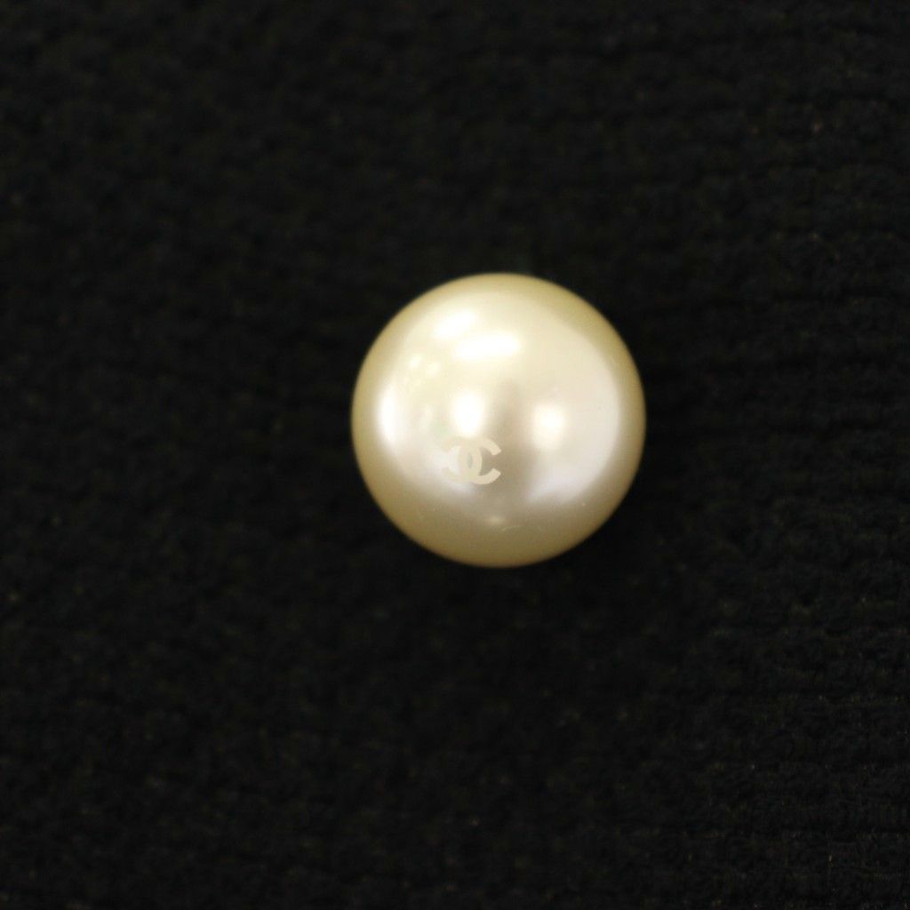 CHANEL Collarless Tweed Jacket Pearl Button CC Logo — Size 36