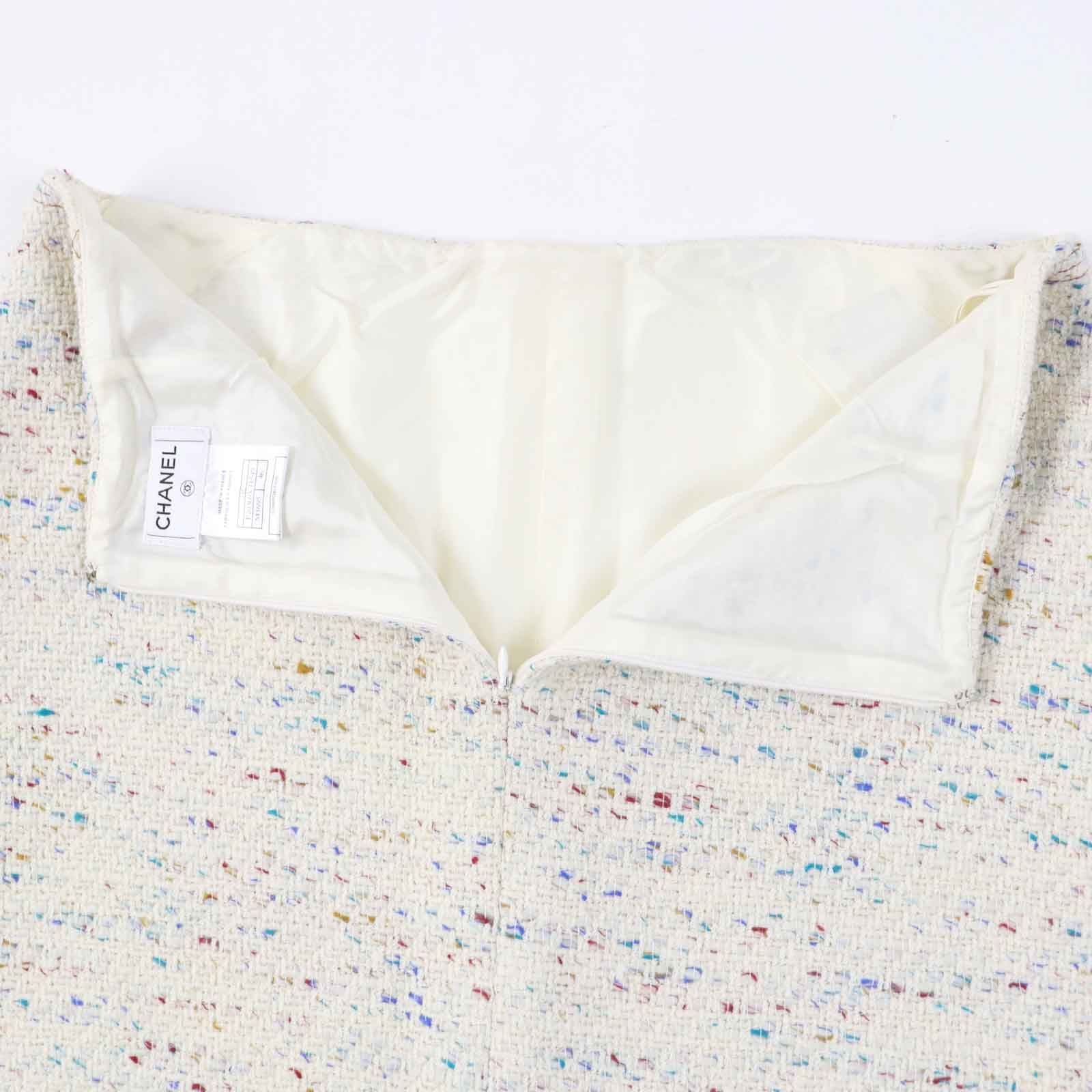 CHANEL Vintage 03C Coco Mark Plate Tweed Trapeze Skirt — Light Beige / Multi Size 46