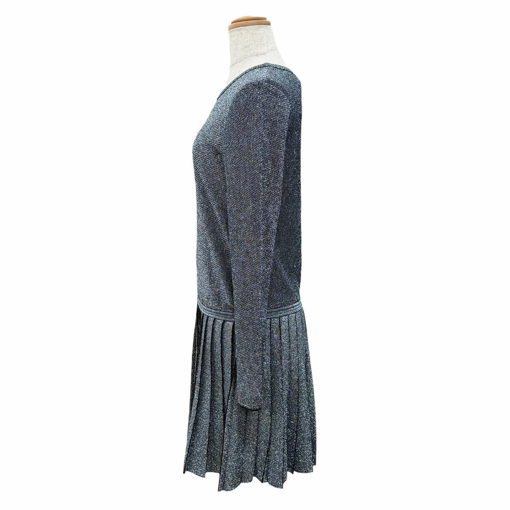 Chanel CC Button Hem Pleat Crew Neck Long Sleeve Knit Dress Lamé Silver Size 38 Like New