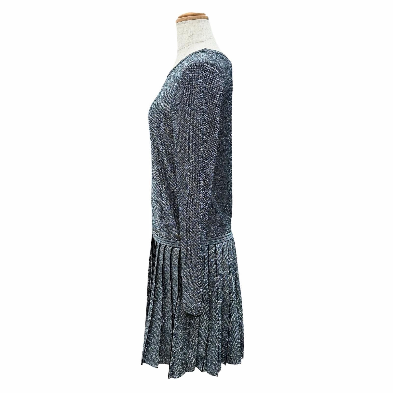 Chanel CC Button Hem Pleat Crew Neck Long Sleeve Knit Dress Lamé Silver Size 38 Like New