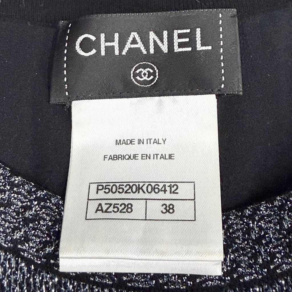 Chanel CC Button Hem Pleat Crew Neck Long Sleeve Knit Dress Lamé Silver Size 38 Like New
