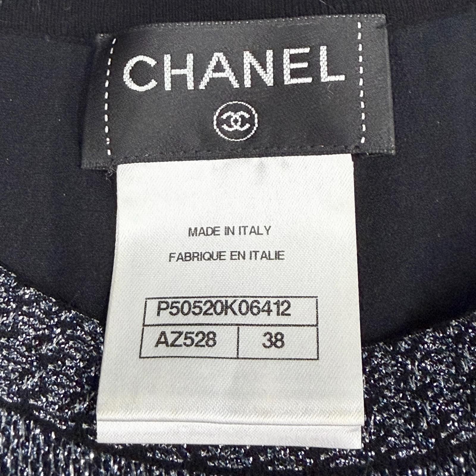 Chanel CC Button Hem Pleat Crew Neck Long Sleeve Knit Dress Lamé Silver Size 38 Like New