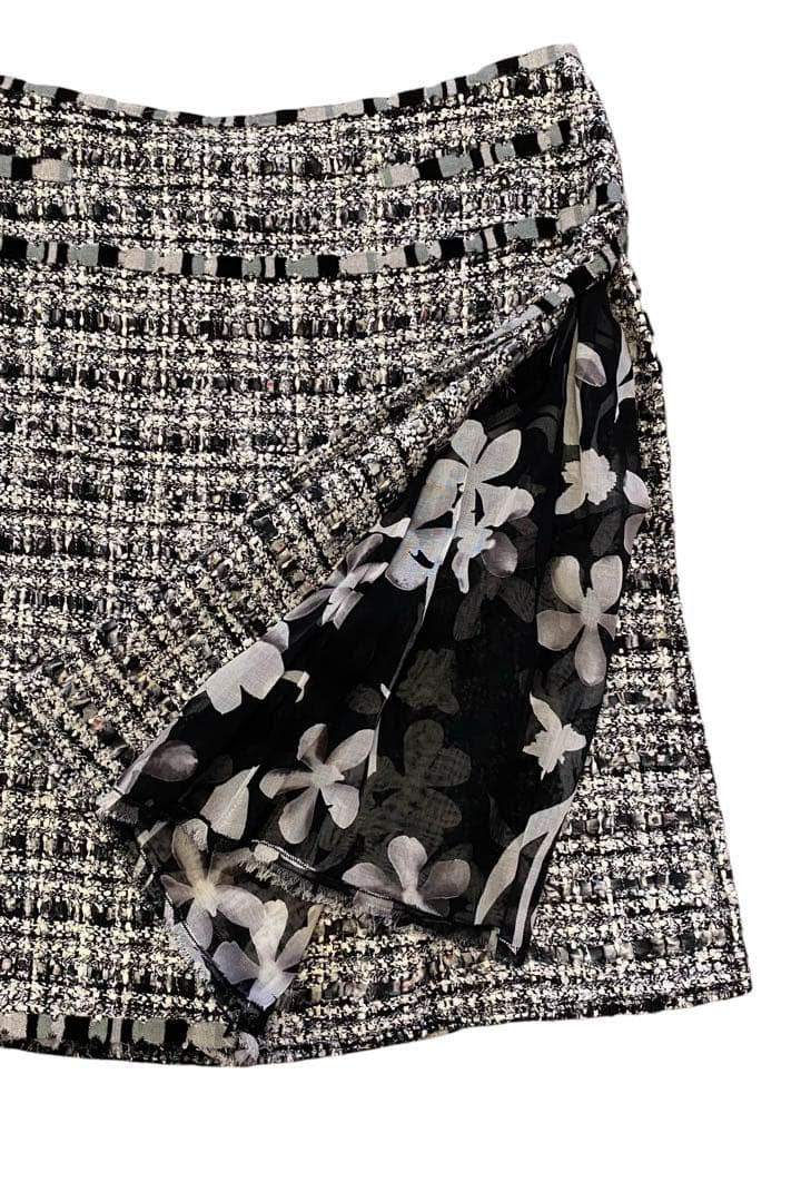 CHANEL 2004 Spring Tweed Setup  Suit Jacket & Skirt Coco Mark Button FR42