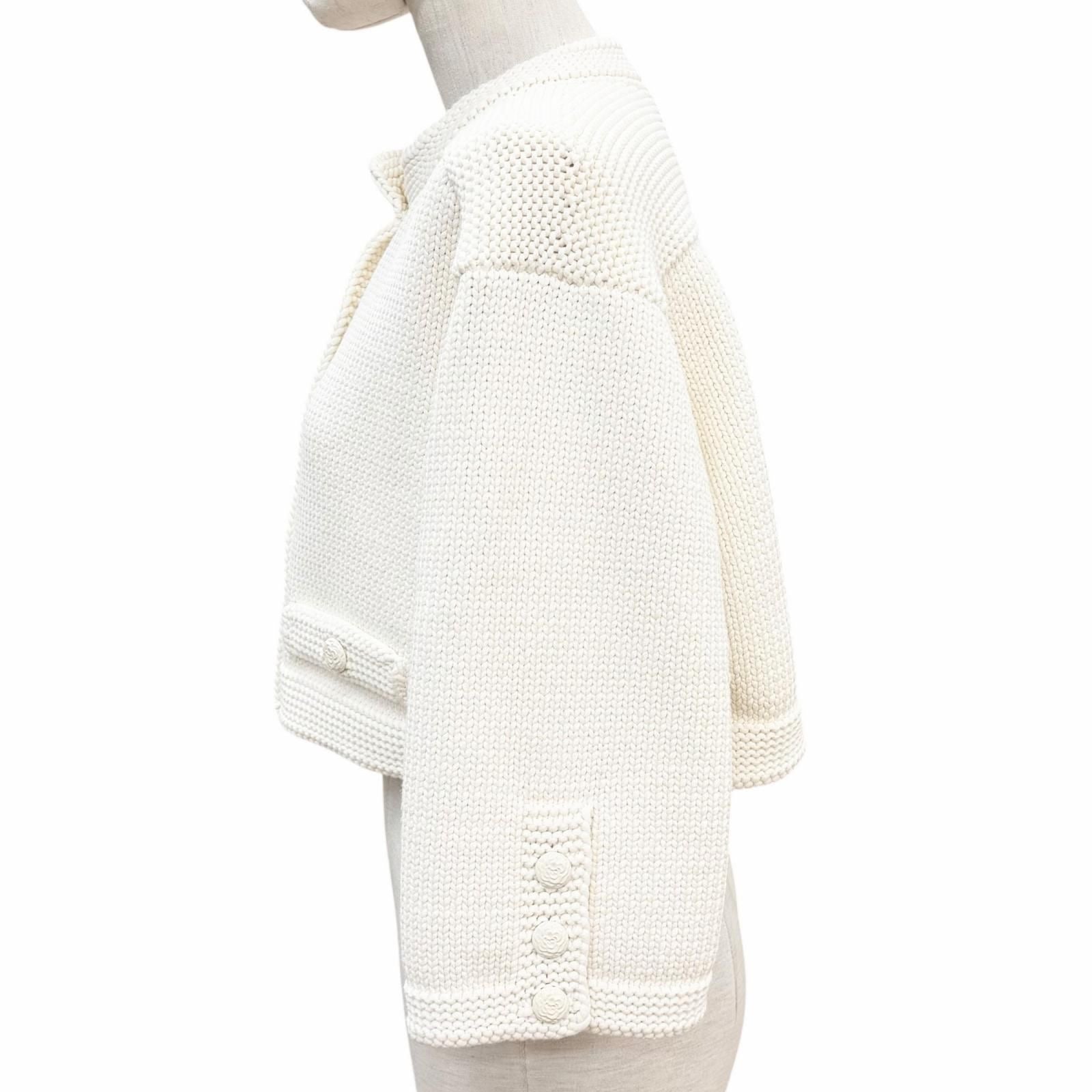 CHANEL 2025 コットン CCロゴ ボタン クロップドジャケット ブルゾン オフホワイト P79983 サイズ36