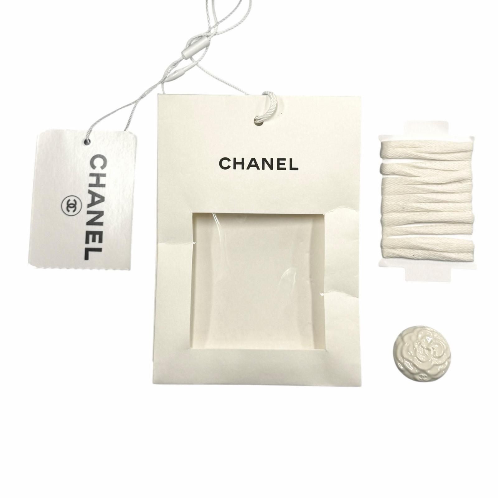 CHANEL 2025 コットン CCロゴ ボタン クロップドジャケット ブルゾン オフホワイト P79983 サイズ36