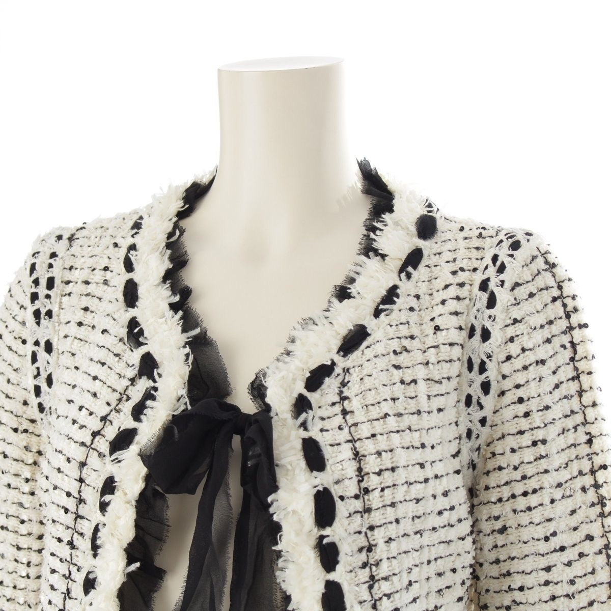 CHANEL 05P Silk Blend Tweed Ribbon Collarless Jacket P25414 White Black Size 36