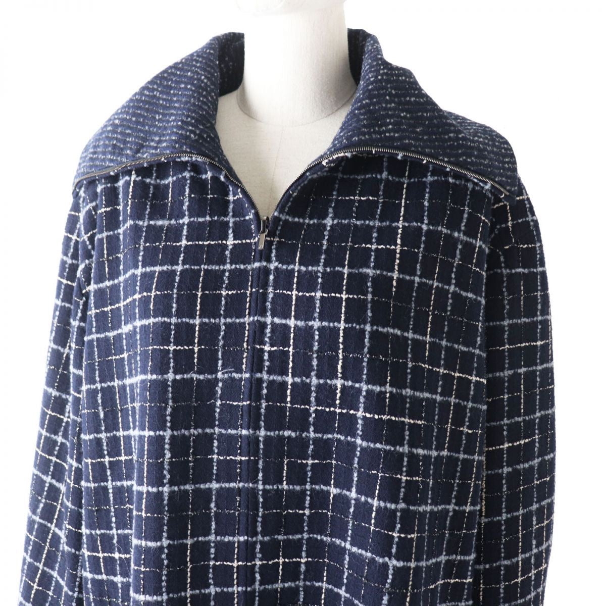 CHANEL Métiers d'Art 2021-22 Tweed Long Coat Coco Button Navy P73110 Size 36 Runway