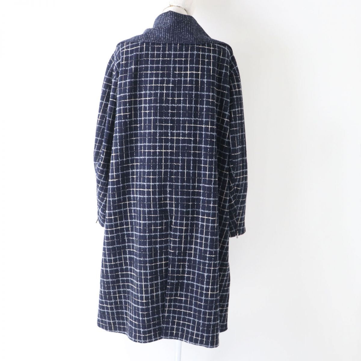 CHANEL Métiers d'Art 2021-22 Tweed Long Coat Coco Button Navy P73110 Size 36 Runway