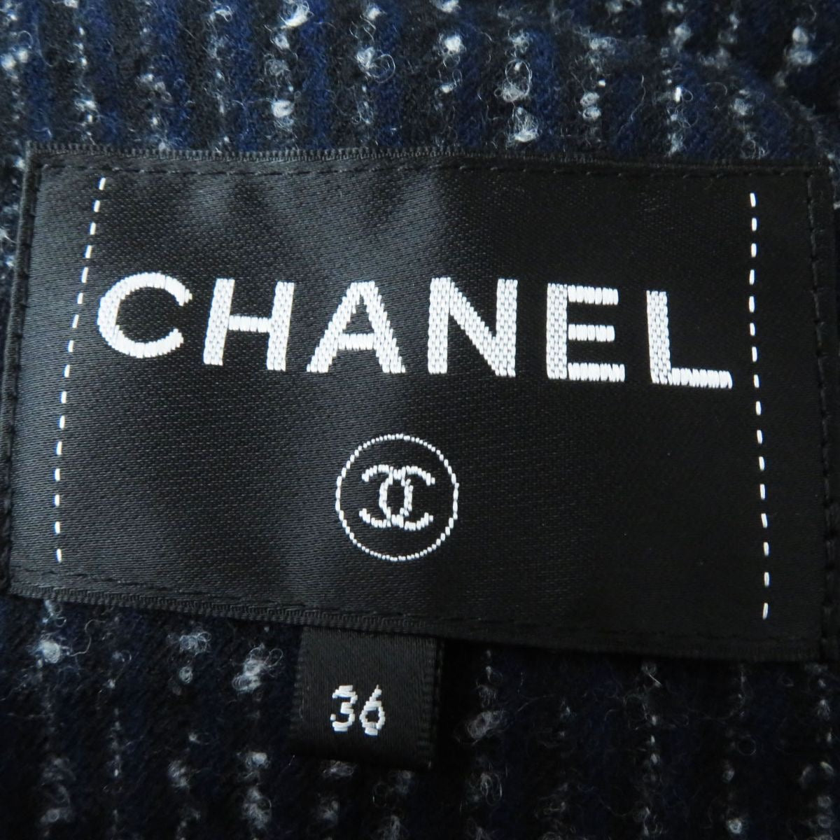 CHANEL Métiers d'Art 2021-22 Tweed Long Coat Coco Button Navy P73110 Size 36 Runway
