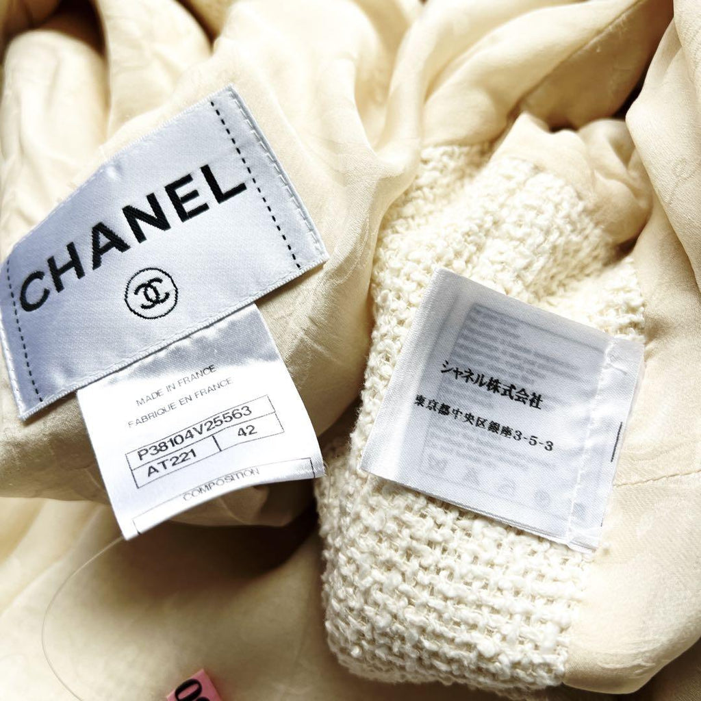 CHANEL White Tweed Chain Trimming Jacket Size 42
