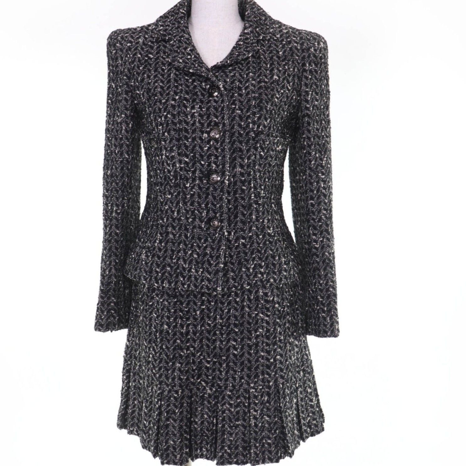 Vintage CHANEL 97A P09701V05906 Coco Button Tweed Jacket & Skirt Setup Size 38 Black White Made in France