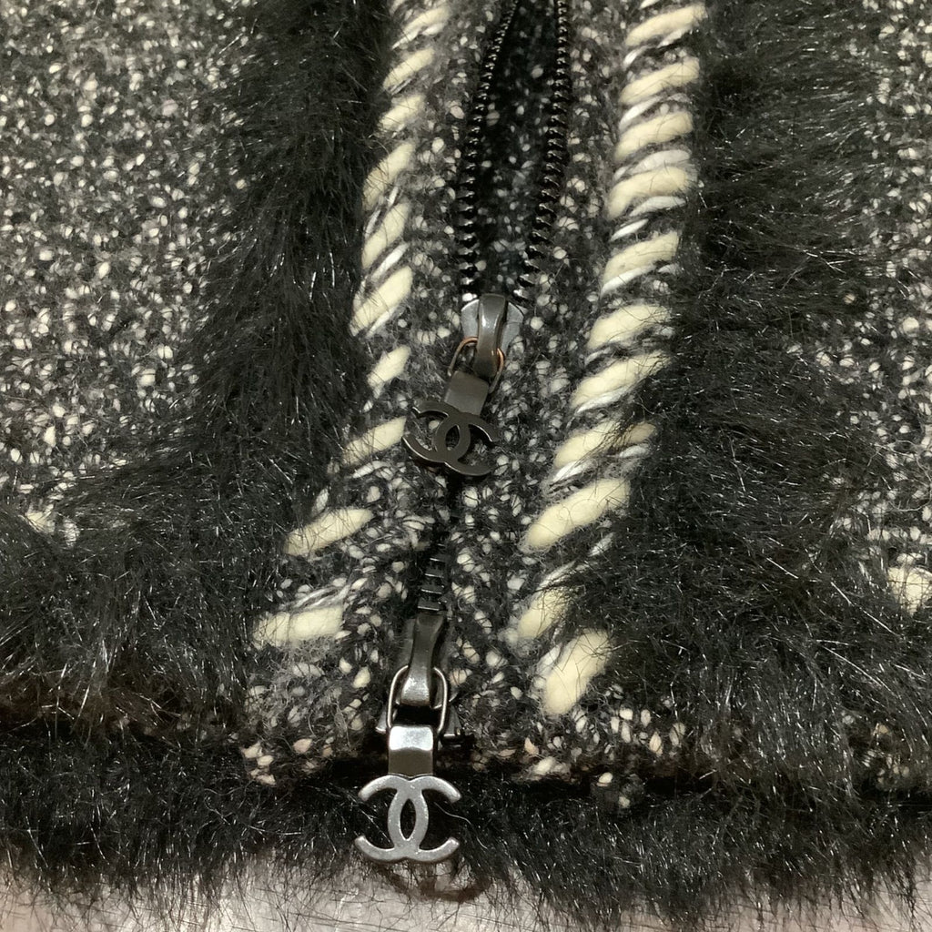 CHANEL 2010AW Tweed Cashmere Knit Poncho Coat Fur CC Logo Black White Size 36