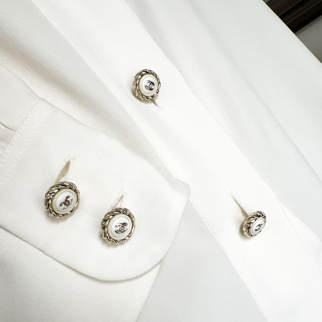 CHANEL Silk Shirt Jacket Size 40 Chain CC Logo