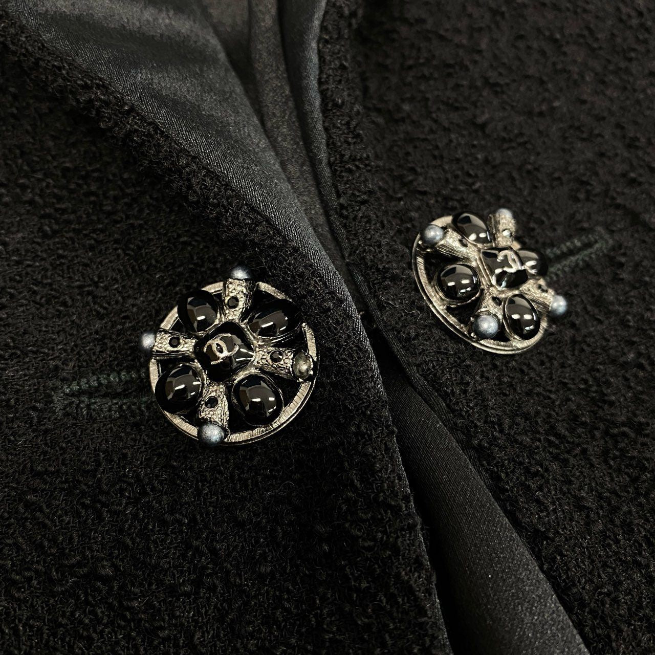 CHANEL 2006 Gripoix Button Waist-Shape Tweed Coat Black Size 36