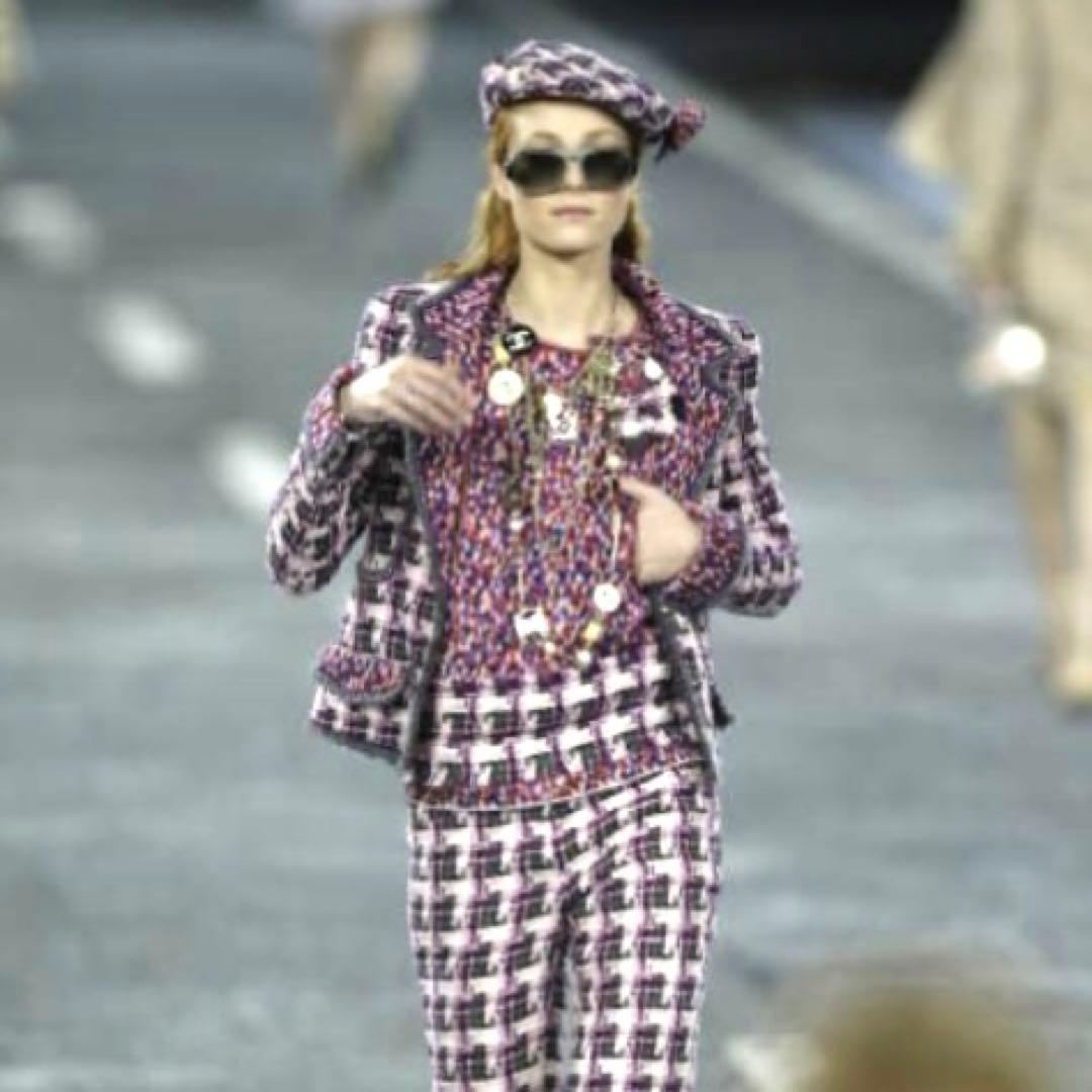 CHANEL 2004AW Multicolor Tweed Tailored Jacket & Gilet Ensemble Size 36 - Karl Lagerfeld Runway