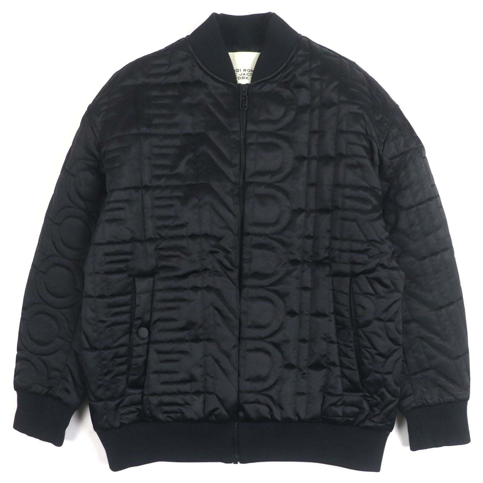 FENDI x MARC JACOBS 2022 FAN104 ナイロン ロゴ キルティング ジップアップ ボンバージャケット ブラック XSサイズ - 未使用に近い