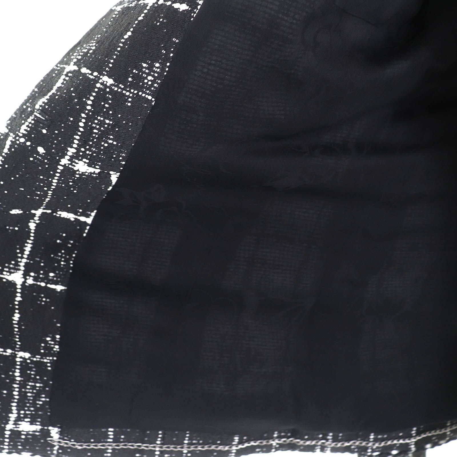 CHANEL P47857 Silk Blend CC Button Tweed Collarless Jacket Black White Size 36