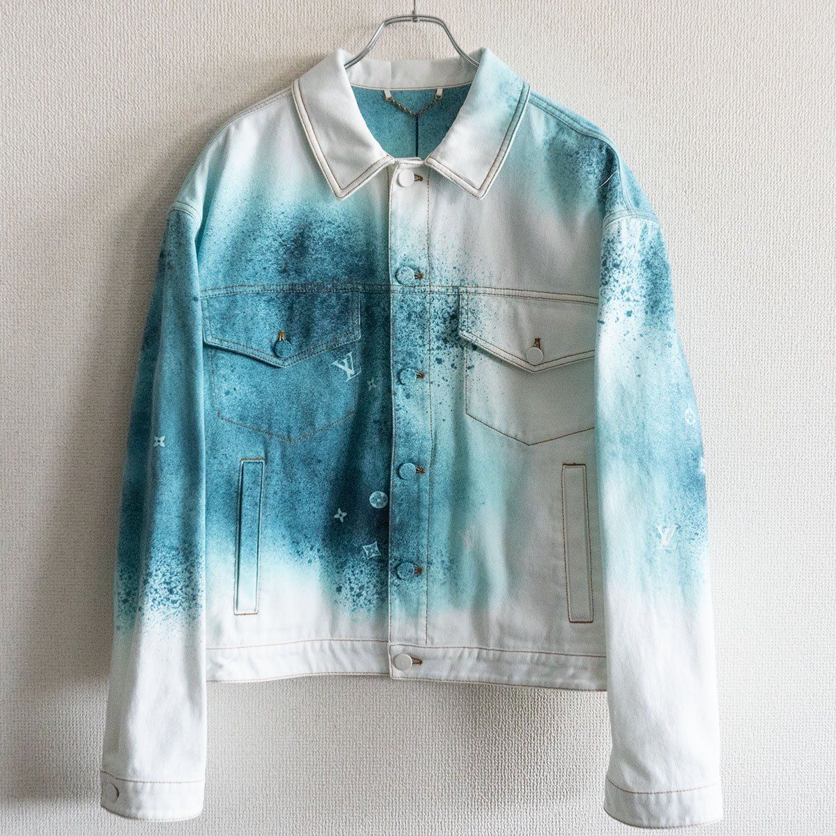 NWT LOUIS VUITTON 23SS Spray Monogram Denim Trucker Jacket Size 48