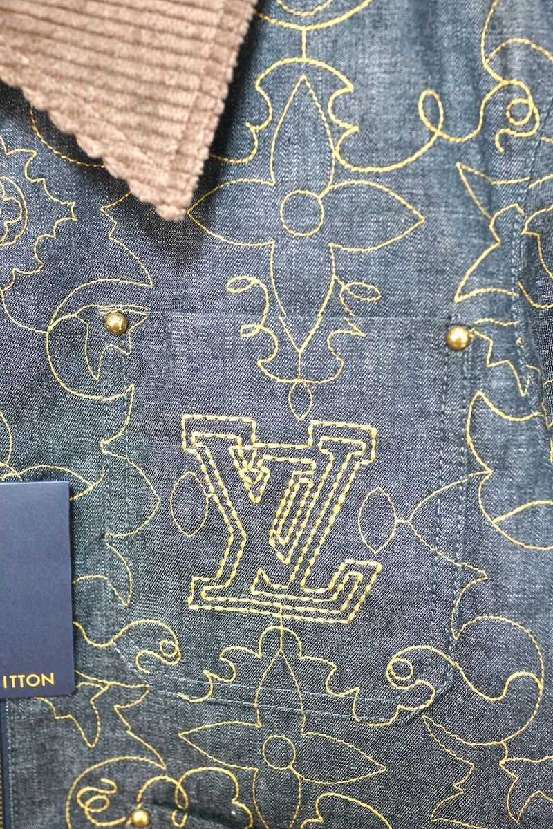 LOUIS VUITTON LV Arabesque Embroidered Indigo Denim Workwear Jacket Size 46 RM242M MSU HRA86W